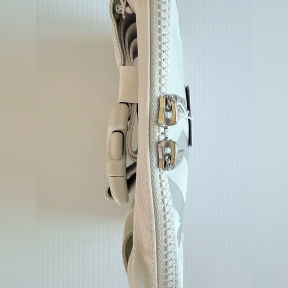 Lululemon Everywhere Belt Bag Large 2L Vapor Rhino Grey VPOR/RHIG LU9BJAS New - Picture 5 of 14